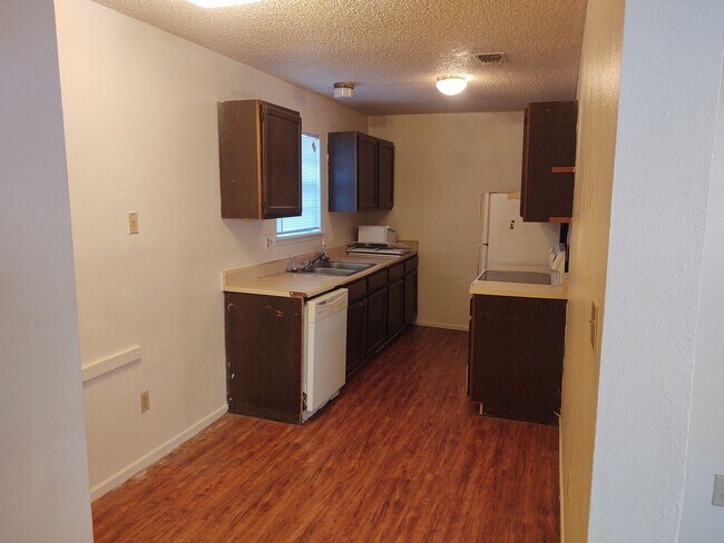 Building Photo - 1401 Clyde St