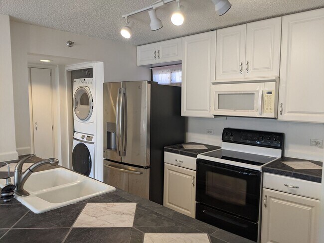 Building Photo - 5070 Likini St