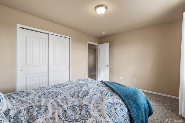 Building Photo - 7643 Sand Lake Heights