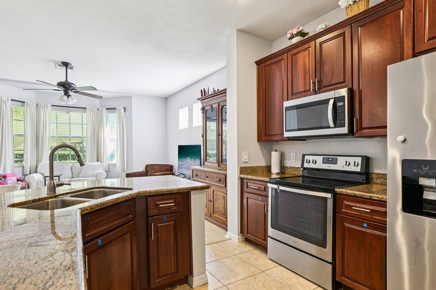 Kitchen (pic 3) - 7435 Arlington Grove Cir