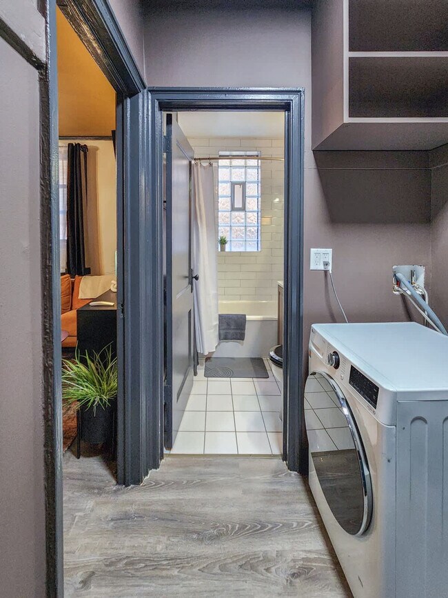 Building Photo - 2115 N Sedgwick St