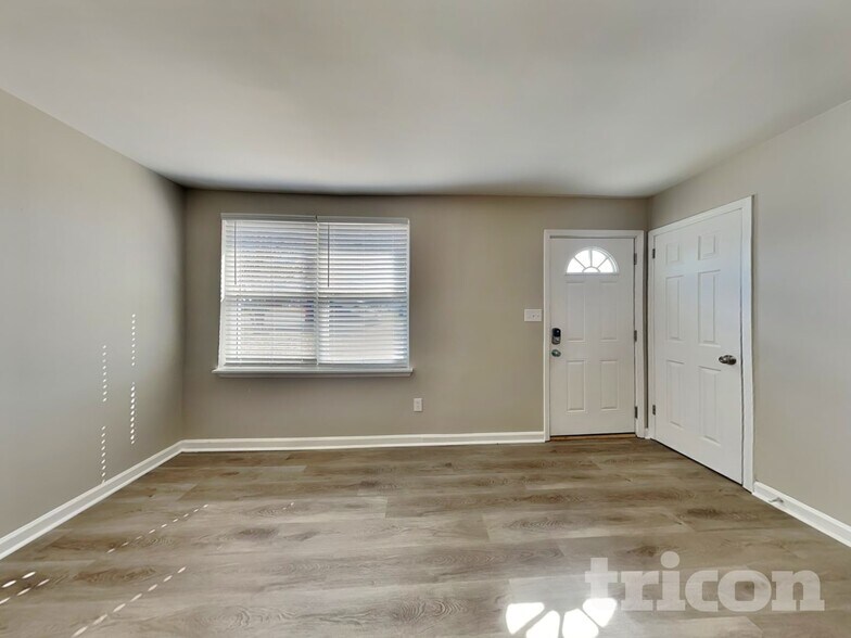 Building Photo - 213 Walnut Crest Dr