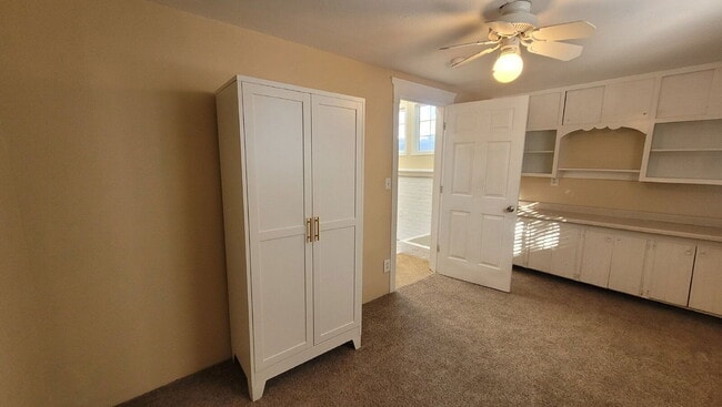 Building Photo - 643 NE Channon Ave