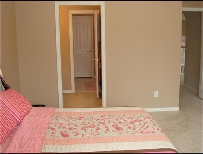 Building Photo - 306 Pinnacle Cove Ct