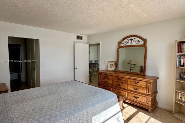 Building Photo - 5 Island Ave