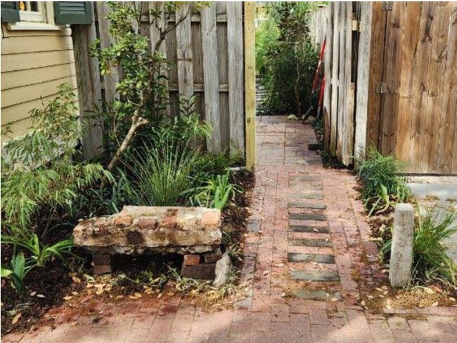 Building Photo - 504 E Jones St