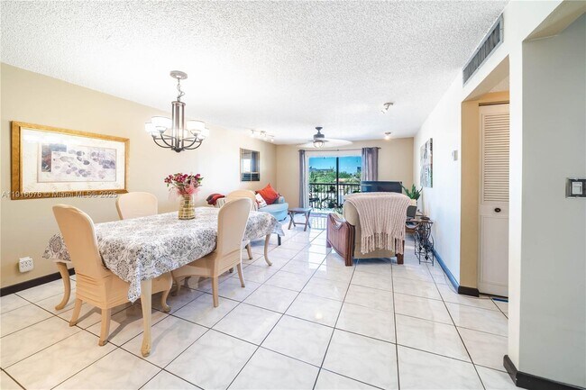 Building Photo - 701 NE 1st Ct