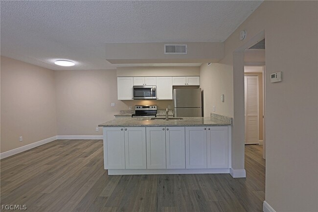 Building Photo - 5319 Summerlin Rd