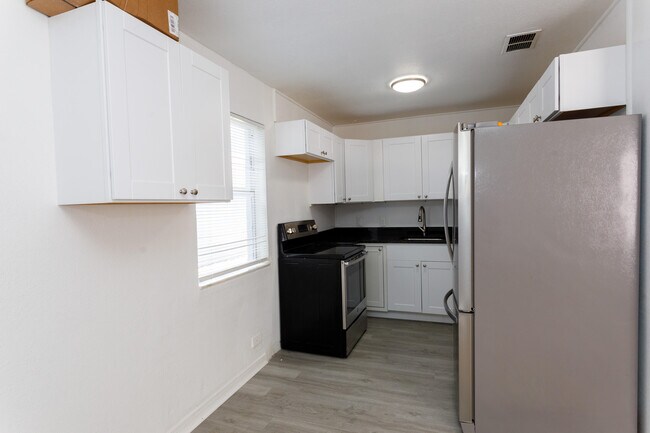 Building Photo - 1164 W 31st St