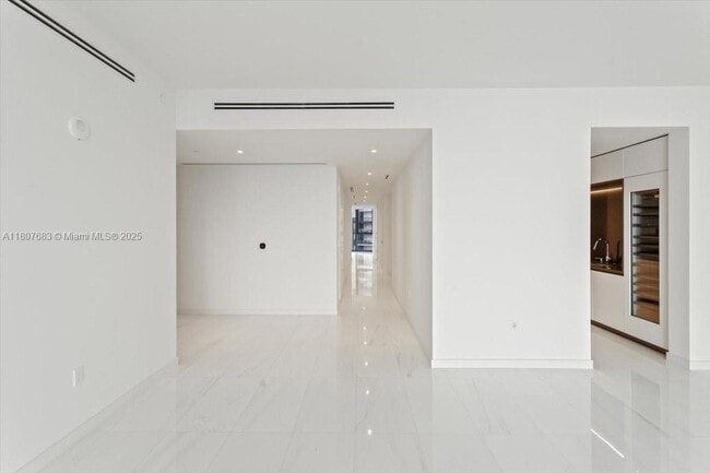 Building Photo - 300 Biscayne Blvd Way