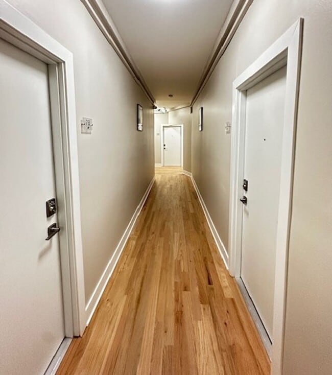 Building Photo - Bright & Spacious Logan Square Studio