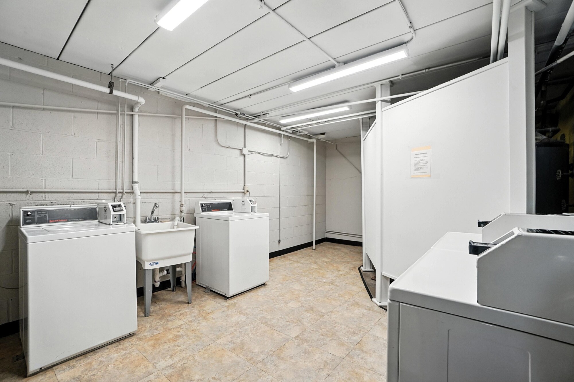 Building Photo - 2270 Madison Rd