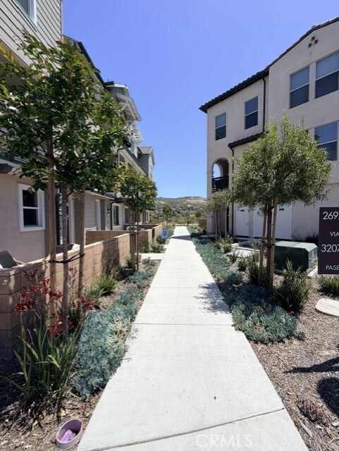 Building Photo - 32083 Paseo Vibrantre