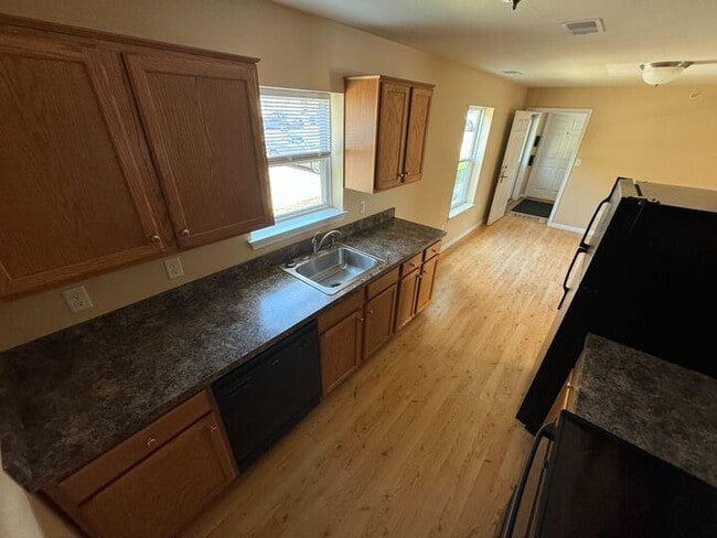 Building Photo - 601 Honeysuckle Ln