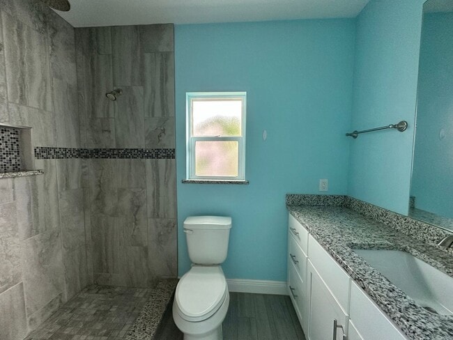 Building Photo - 615 E Virginia Ave