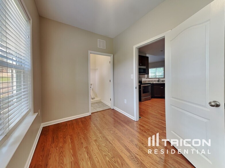 Building Photo - 163 Hay Field Dr