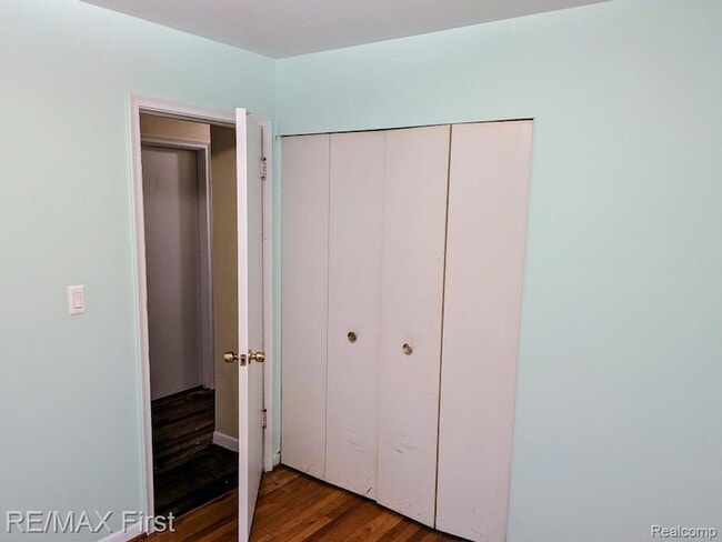 Building Photo - 247 Hecht Dr