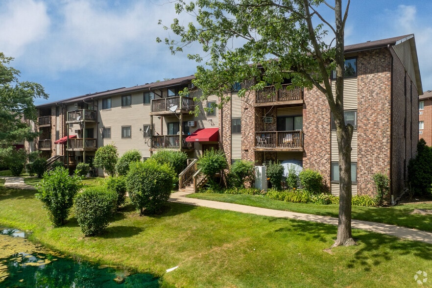 Primary Photo - Pebbleshire Apartments