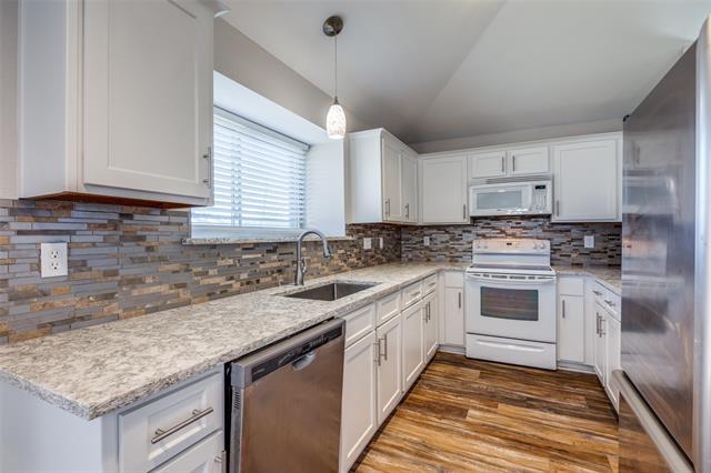 Building Photo - 3814 Drakestone Ave