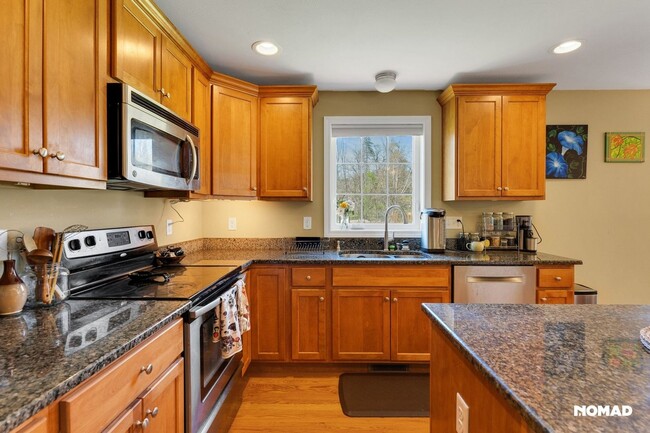 Building Photo - Spacious 4BR House in Hudson