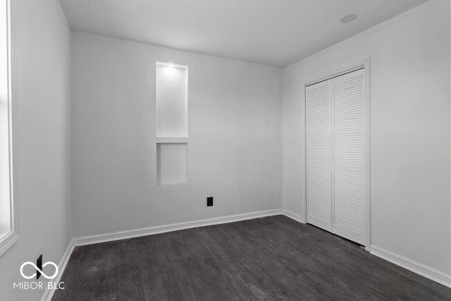 Building Photo - 804 S Albany St