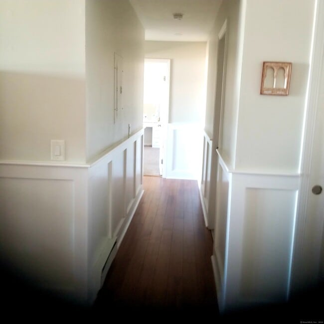 Building Photo - 185 Melba St