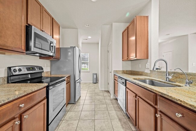 Building Photo - Beautifully Maintained 3-Bedroom Townhome with Bonus Room in Desirable Community