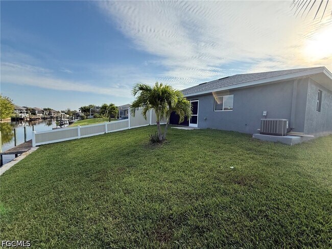 Building Photo - 3536 SW 17th Ave