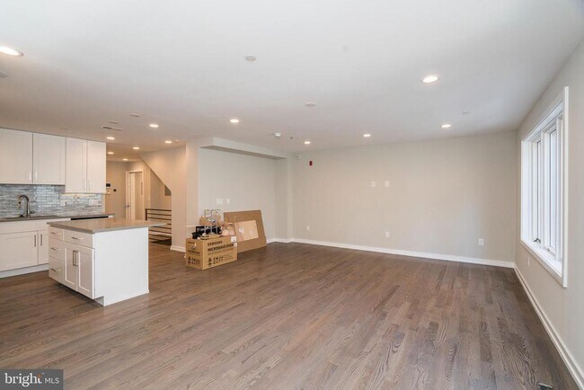 Building Photo - 1701 Bainbridge St