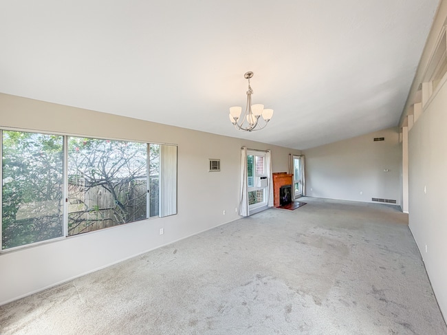 Building Photo - Stunning 3B/2BA Spacious House with Attached Garage and Large Yard in Clairemont!