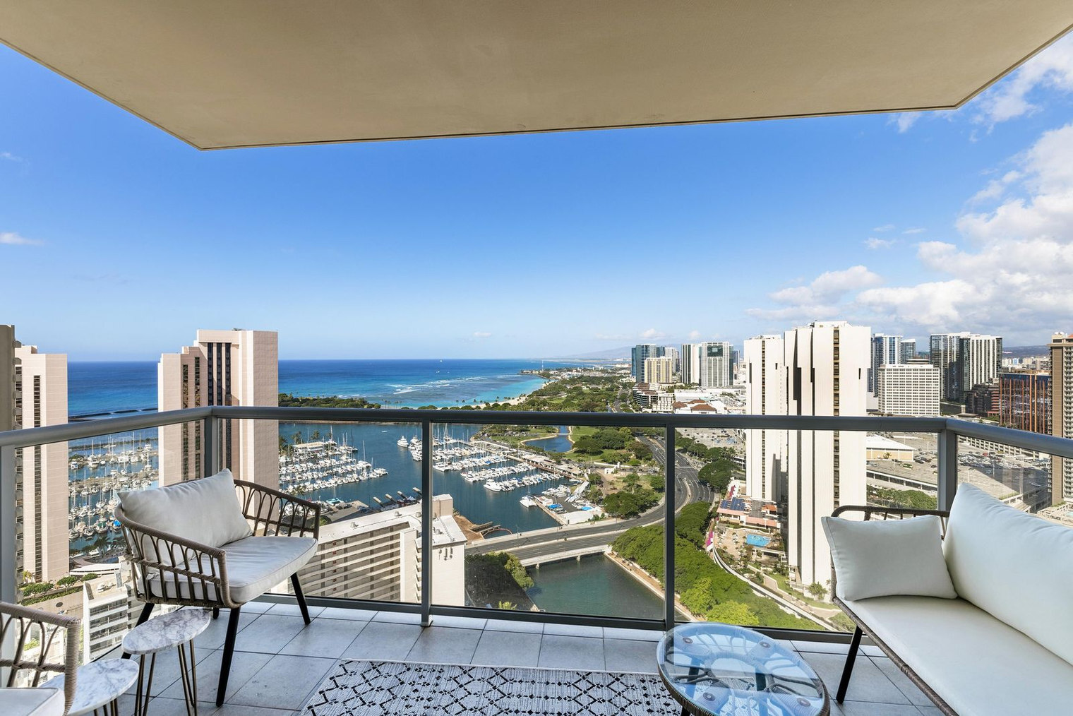 Building Photo - 1551 Ala Wai Blvd