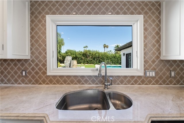 Building Photo - 72408 Desert Dr