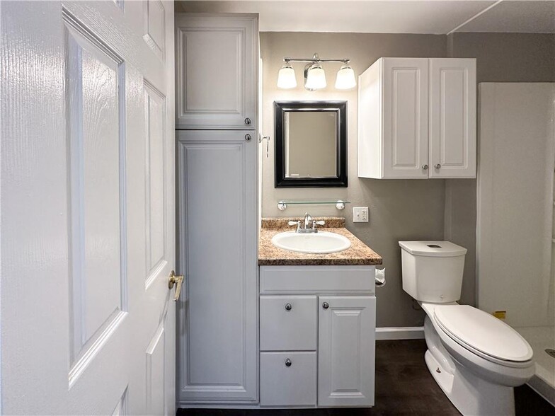 Bath - 12189 Shady Ave