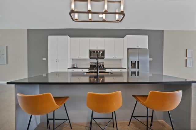 Building Photo - 4633 Calmont Ave