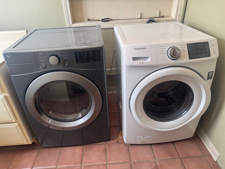 Building Photo - 11 Linwood Ave