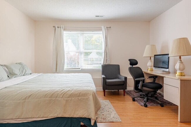 Building Photo - 305 Humble Rd