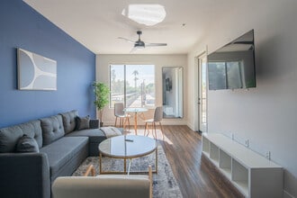 Building Photo - 790 W 1st St