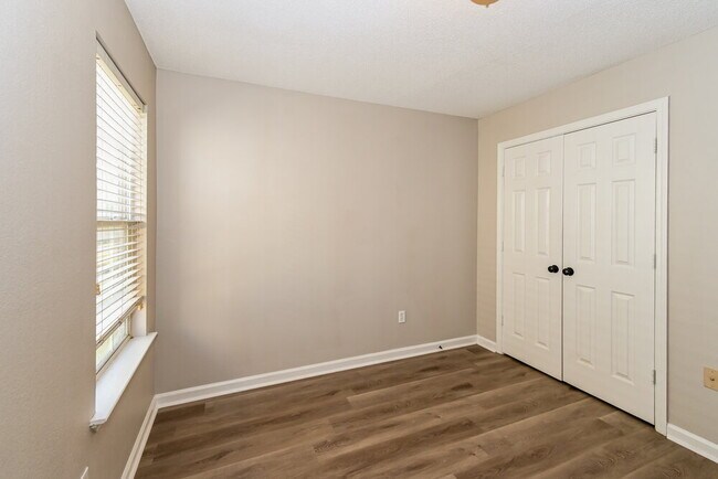 Building Photo - 9915 White Poplar Dr