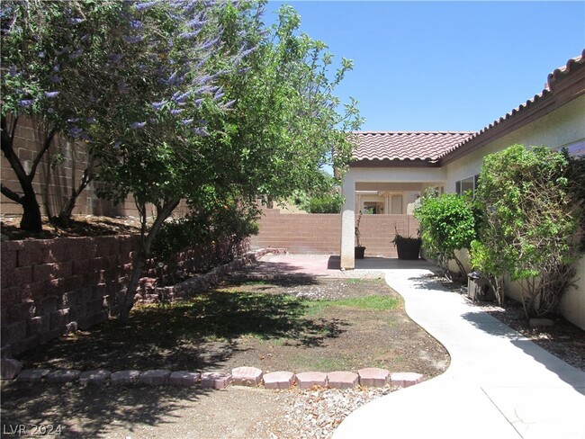 Building Photo - 7225 Fern Meadow St
