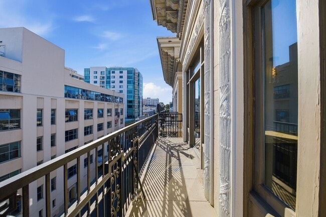 Building Photo - 1405 Van Ness Ave