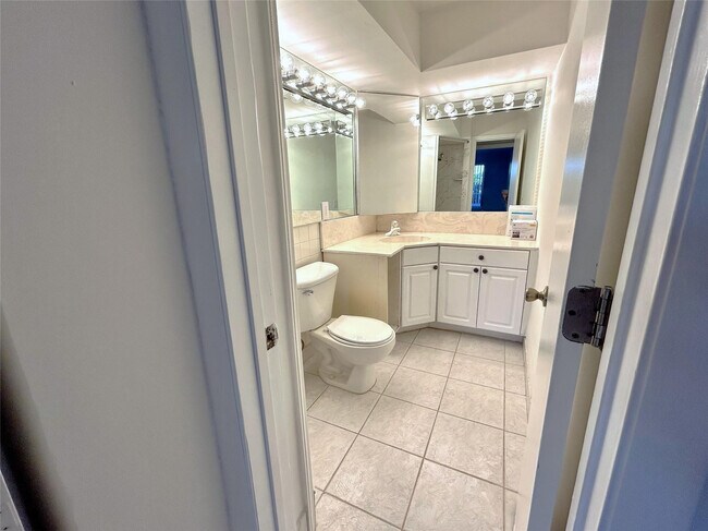 Building Photo - 2175 NE 56th St