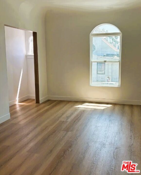 Building Photo - 2109 1/2 W 54th St