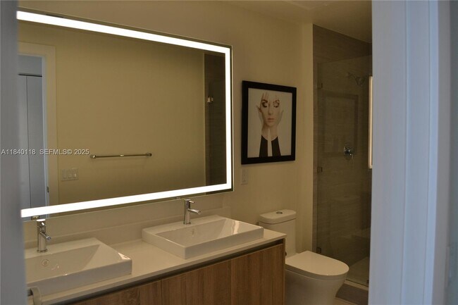 Building Photo - 2960 NE 207th St