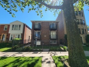 Building Photo - 7411 N Claremont Ave