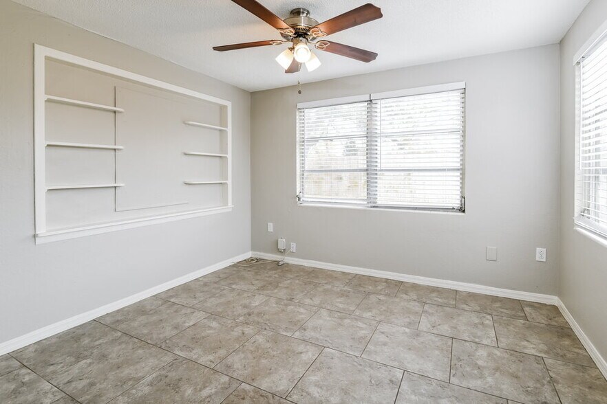 Building Photo - 4024 Cranbrook Pl