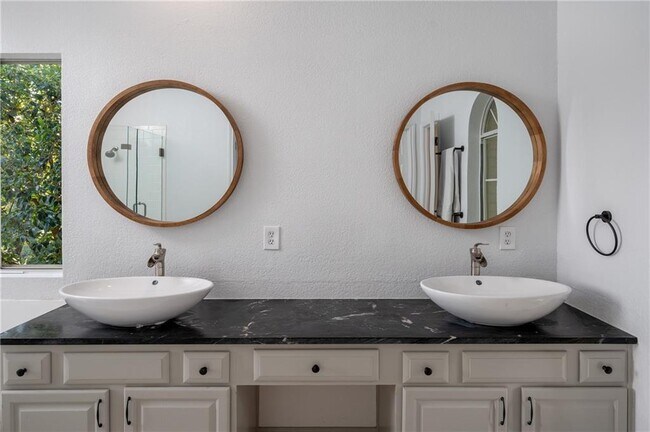 Building Photo - 1306 Arronimink Cir