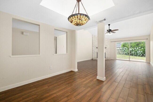 Building Photo - 22723 Braken Carter Ln