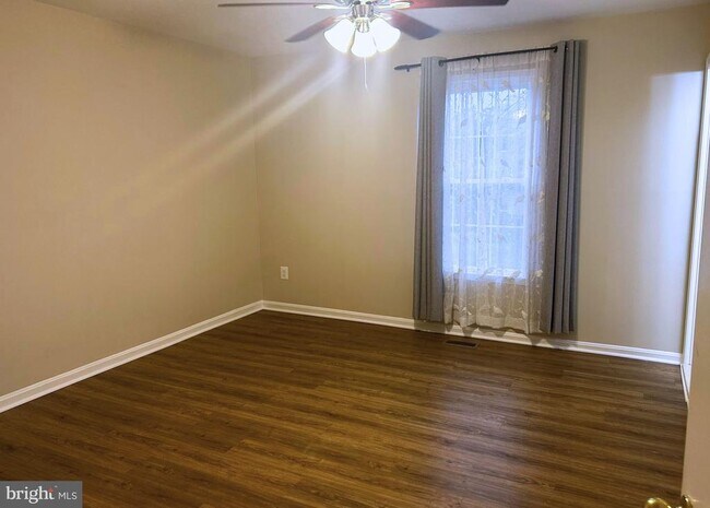 Building Photo - 10108 Sabin Dr