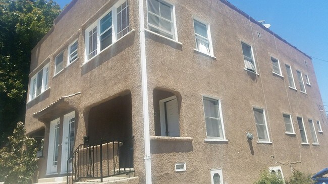 Building Photo - 980 W 19th St