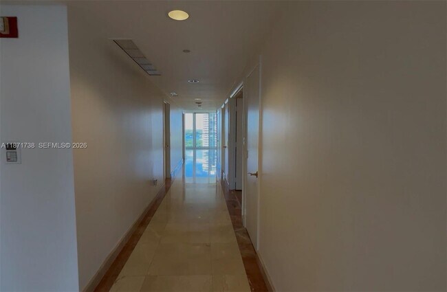 Building Photo - 2600 Island Blvd